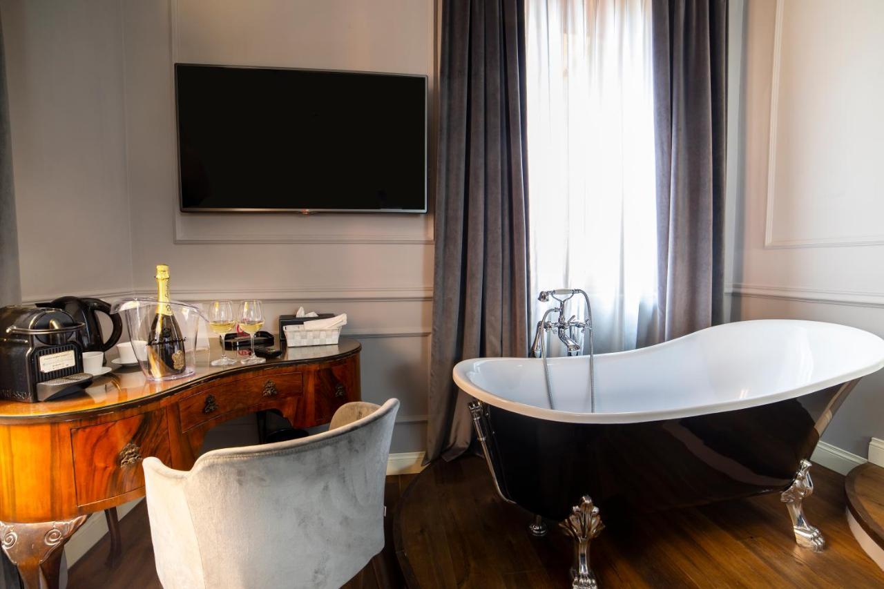 Relais San Lorenzo In Lucina Rome Exterior photo