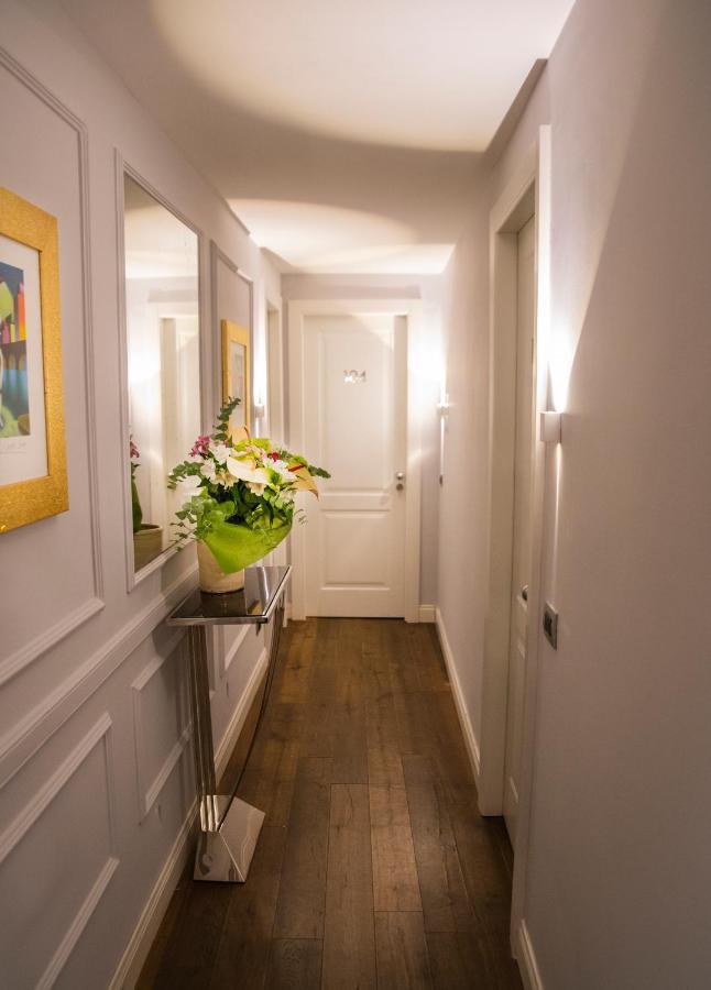 Relais San Lorenzo In Lucina Rome Exterior photo