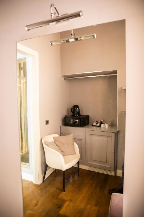 Relais San Lorenzo In Lucina Rome Exterior photo