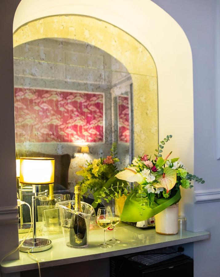 Relais San Lorenzo In Lucina Rome Exterior photo